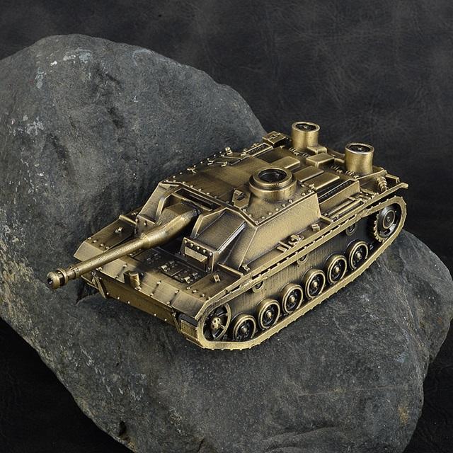 Alloy Tank 1 / 72 All Metal Military Tank Model Ornament Non Scrollable Home Decoration with Woodbox