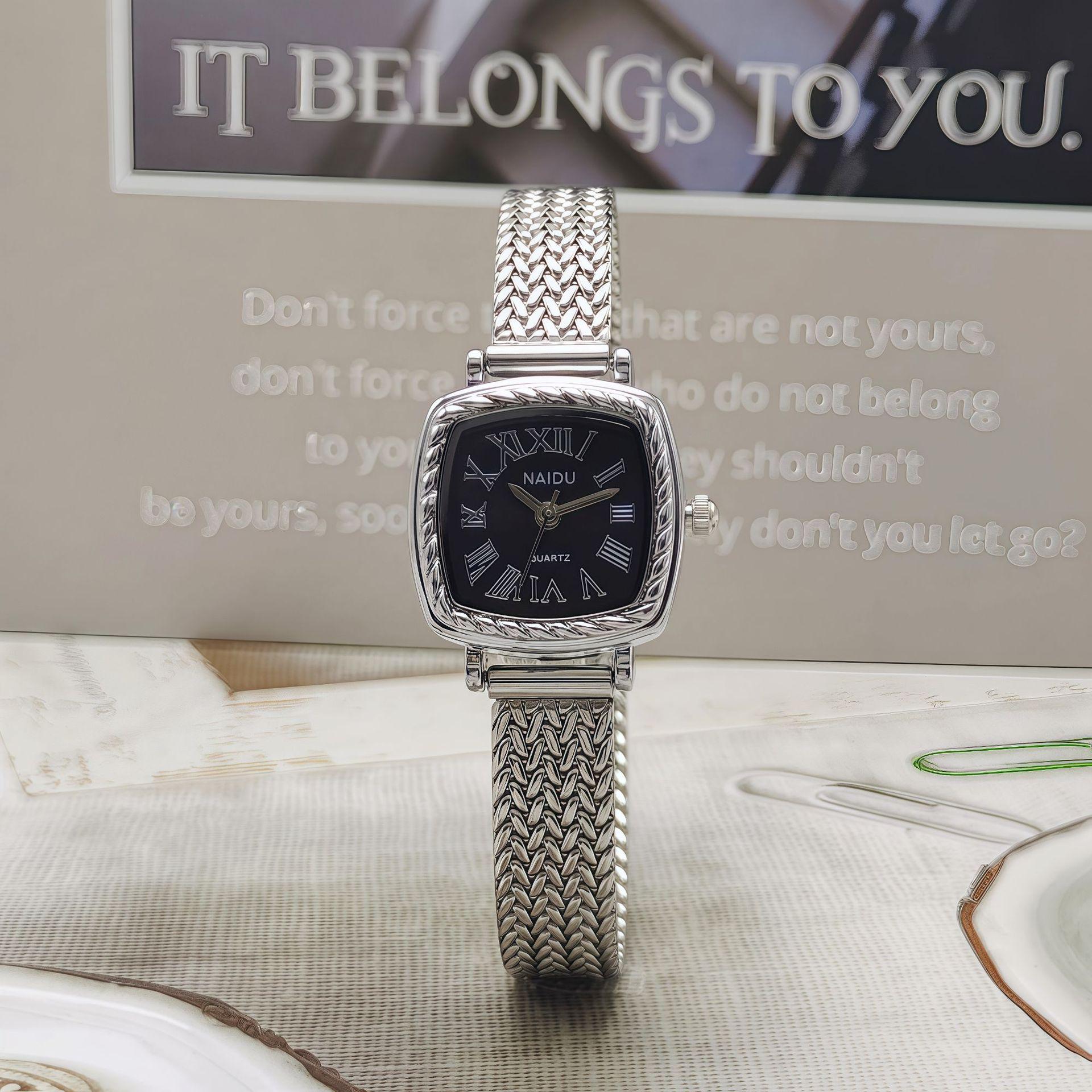 

Жіночий годинник NAIDU з квадратним циферблатом і сітчастим браслетом у вигляді колосків пшениці - Нішевий модний дизайн