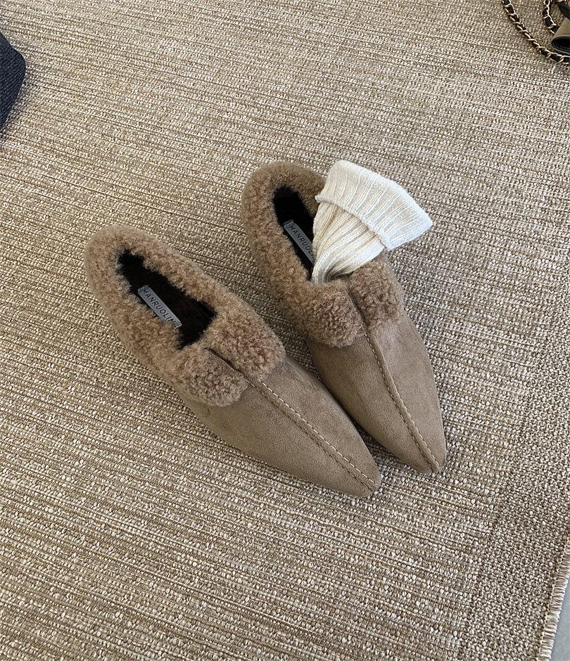 

Pointed autumn warm fluffy shoes women s 2025 velvet retro fashion deep mouth cotton shoes suede lazy shoes tide 39 хакі