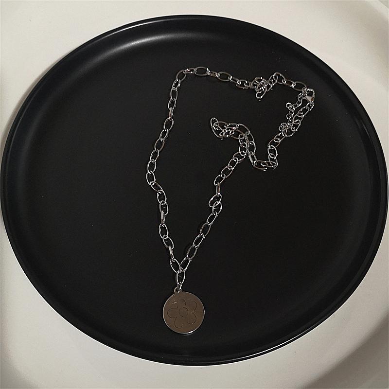 Vintage Pearl Love Butterfly Spider Pendant Choker Necklace For Men Women Gothic Hip Hop Cross Moon Chain Long Jewelry Halloween