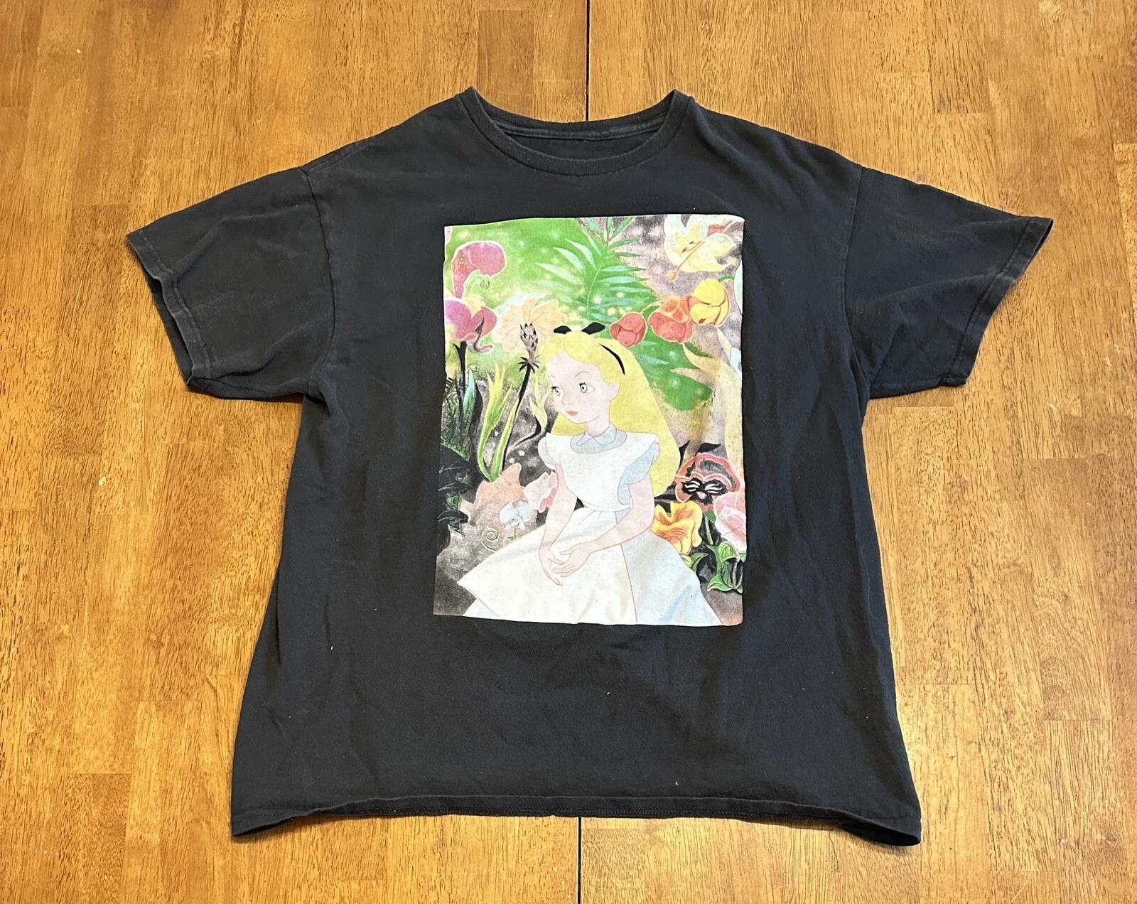Alice in Wonderland Graphic T Shirt Medium M