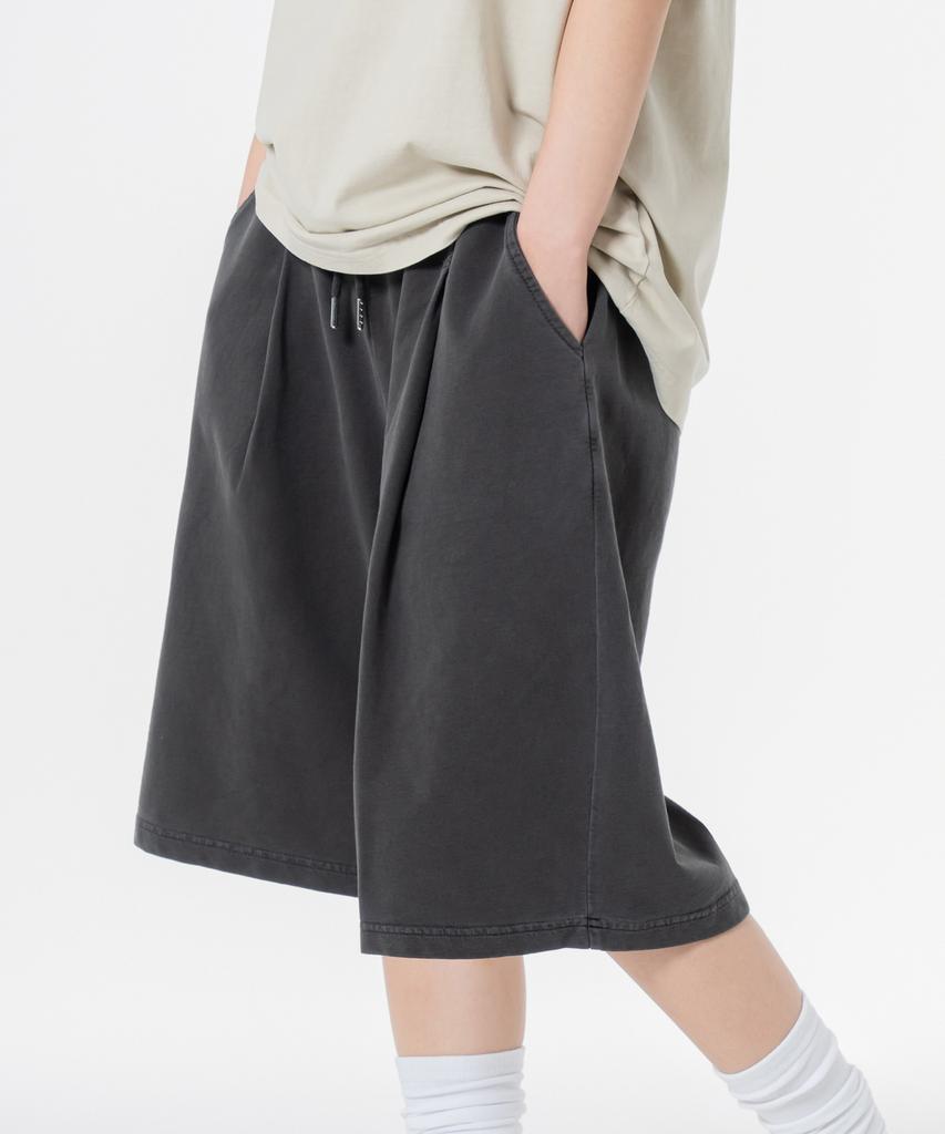 MOZMOZ Pigment One-Pleat Wide Training Shorts Charcoal