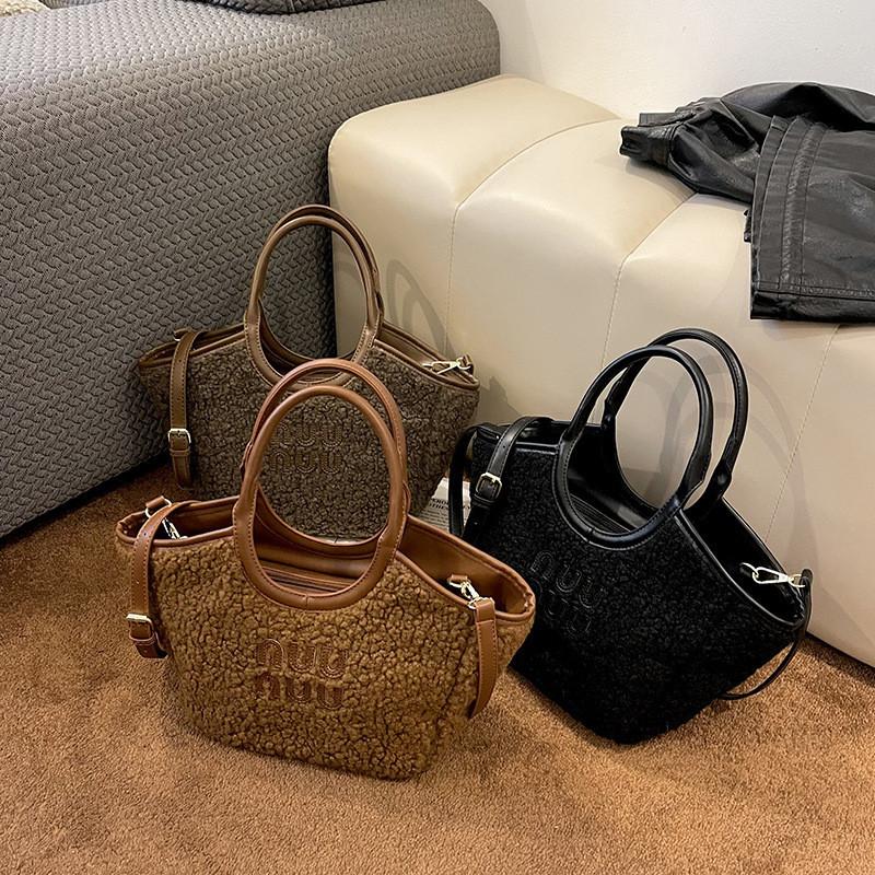 2023 New Sheepskin Tote Bag With Lamb Wool Retro Style Medium Size European And American Style
