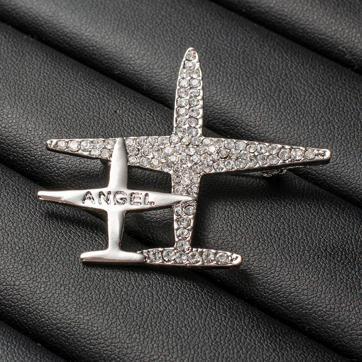 

Korean Rhinestone Airplane Brooch: Elegant Lapel Pin for Suits