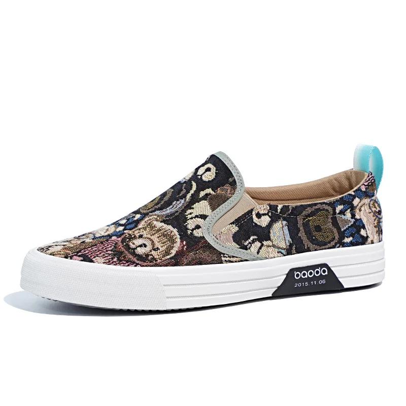 Mode Herren Canvas Schuhe Mode Bären Druck Atmungsaktive Board Schuhe Koreanische Version Weiche Sohle Leichte Slip-on Flache Freizeitschuhe