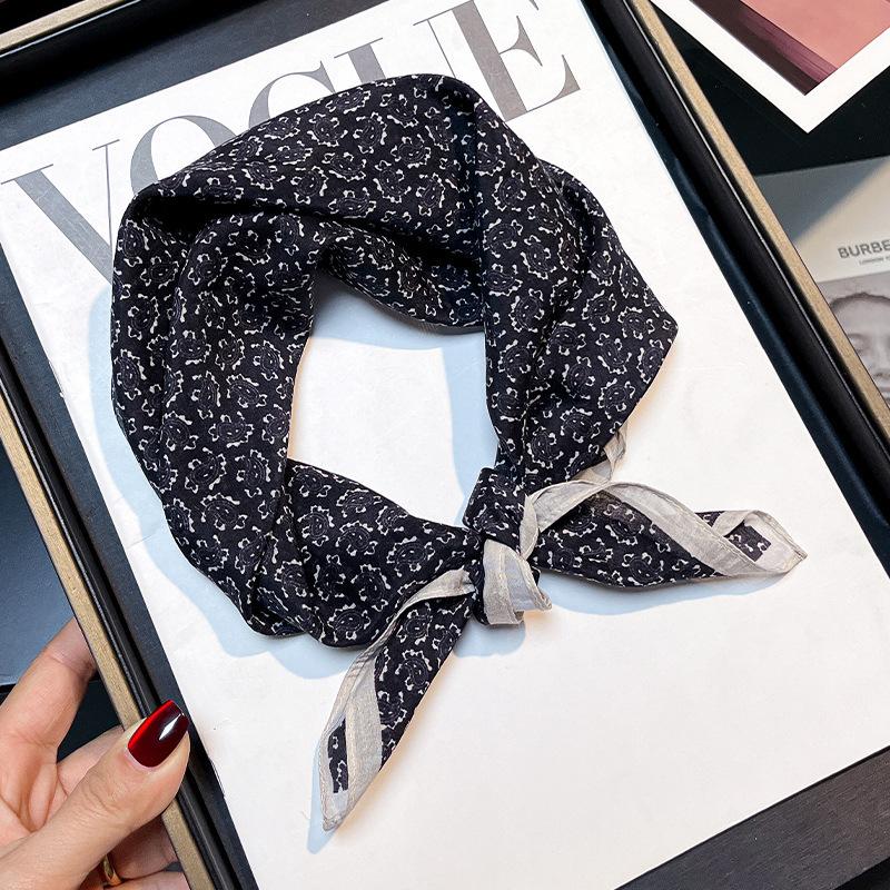 30% Silk 70% cotton Scarf Bandana Women Square Scarves Wrap Kerchief Fashion dot Headband Leopard Hijab Shawls Bandana Foulard