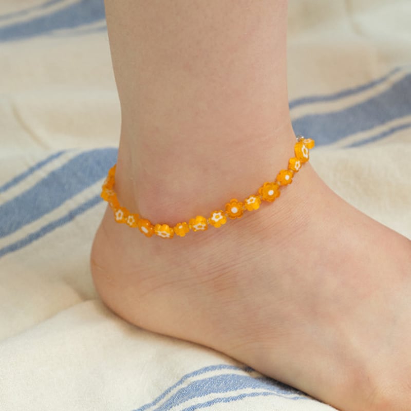 

cotoit Orange Flower Anklet 210mm (model wearing)
