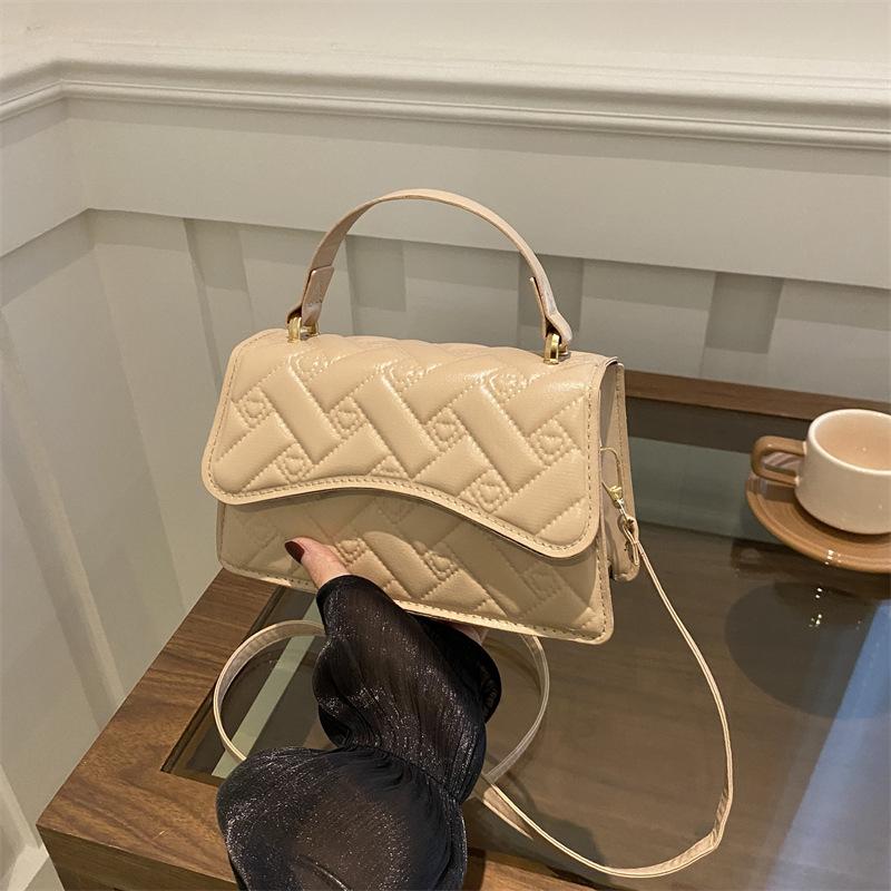 Niche Design High-value Diamond Style Bag Women's 2025 New Trendy Fashion Versatile Woven Pattern Small Square Bag