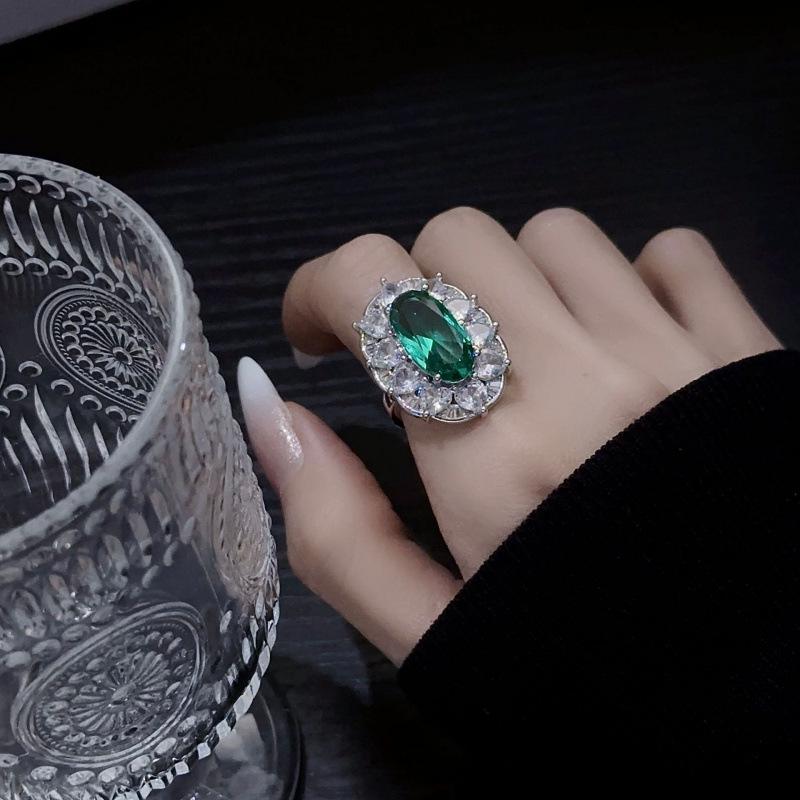 Elegant Retro European & American Style Colored Gemstone Emerald Necklace & Ring Set