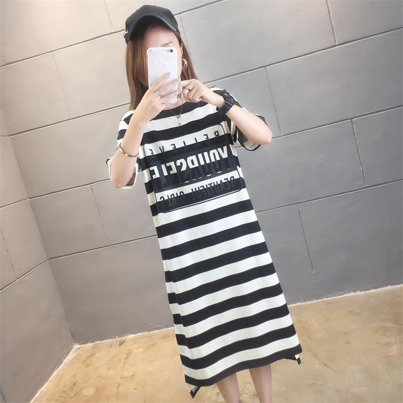 Letní pruhované slim tričkové šaty - Dámské korejské středně dlouhé vílího stylu