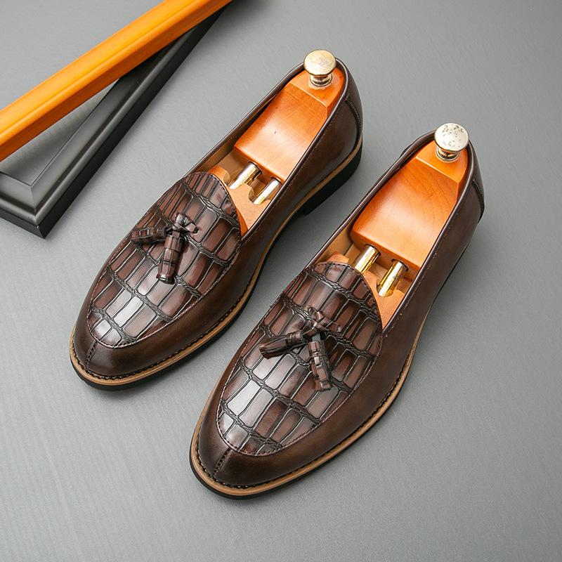 

Men s leather shoes large size new leather shoes fashion foot cover tassel Doudou shoes trend British style small leather shoes foreign trade 47