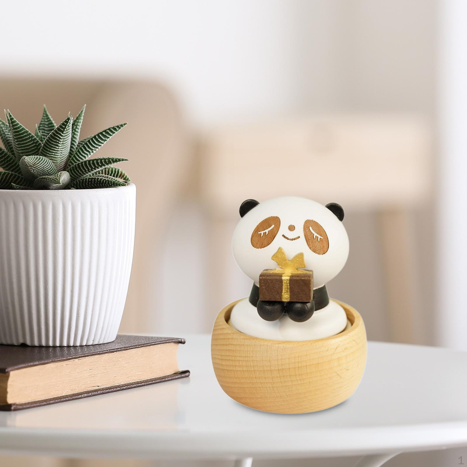 

Музыкальная шкатулка с вращающейся пандой для домашнего декора и коллекционирования белый