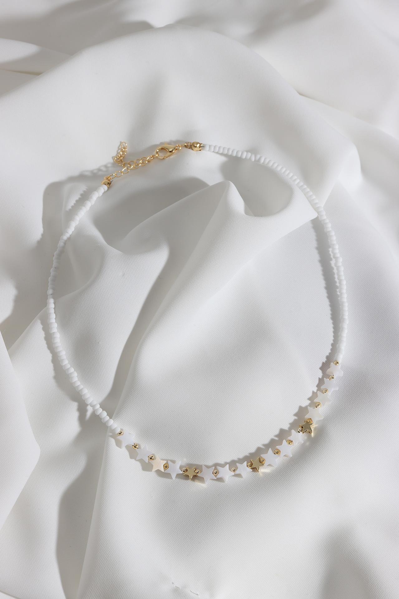 

Белое колье со звездами из бисера