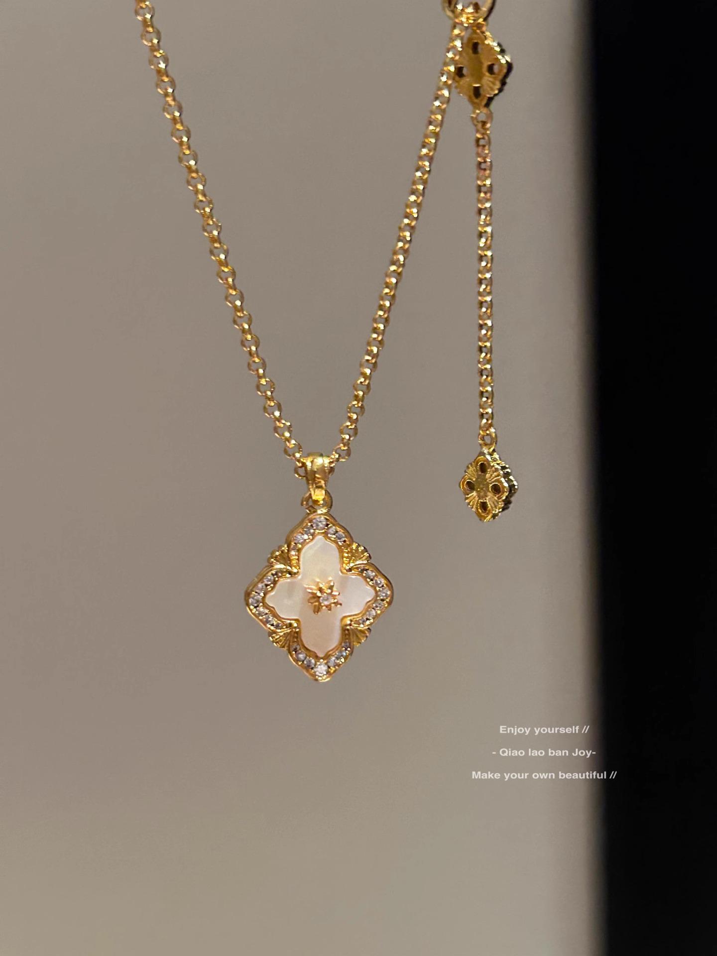 

Джо Босс Джой Буччеллати Коллекция Клевер: Роскошный набор из ожерелья, браслета и кольца из перламутра.