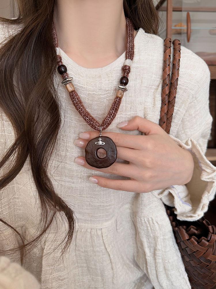 Wood chips irregular round square pendant necklace retro ethnic style collarbone chain design sense sweater chain women