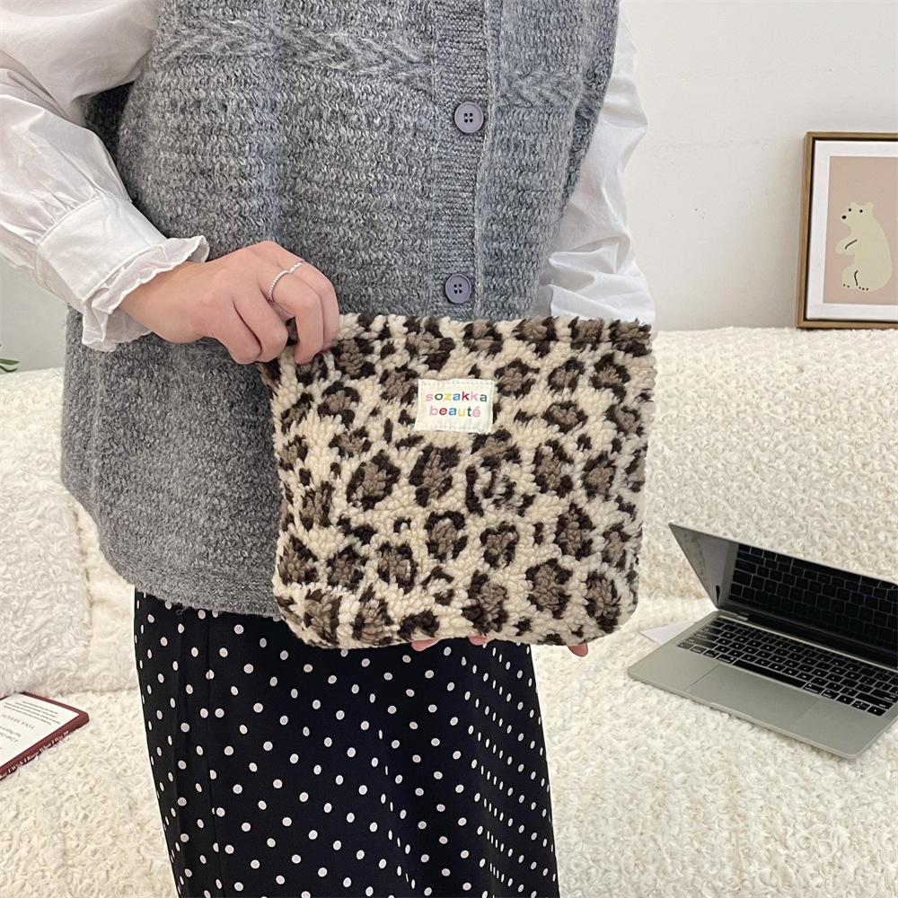 Cosmetische Tas Pouch voor Vrouwen Borduurwerk Margriet Bloemen Koreaans Reis toilettas Tas Schoonheid Make-up Pouch Organizer Etui