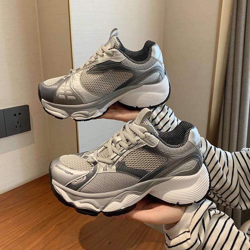 Mode Outdoor Einfarbig Sneaker für Damen Atmungsaktives Mesh Leichtgewicht 2024 Hochwertige Trainer Schnürung Dicke Sohle Damenschuhe