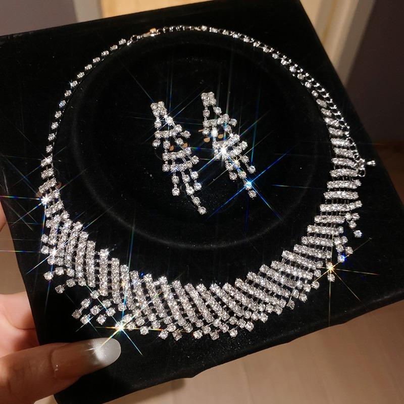 Cold wind diamond-set flower fringed stud earrings necklace exaggerated jewelry set light luxury high-end jewelry