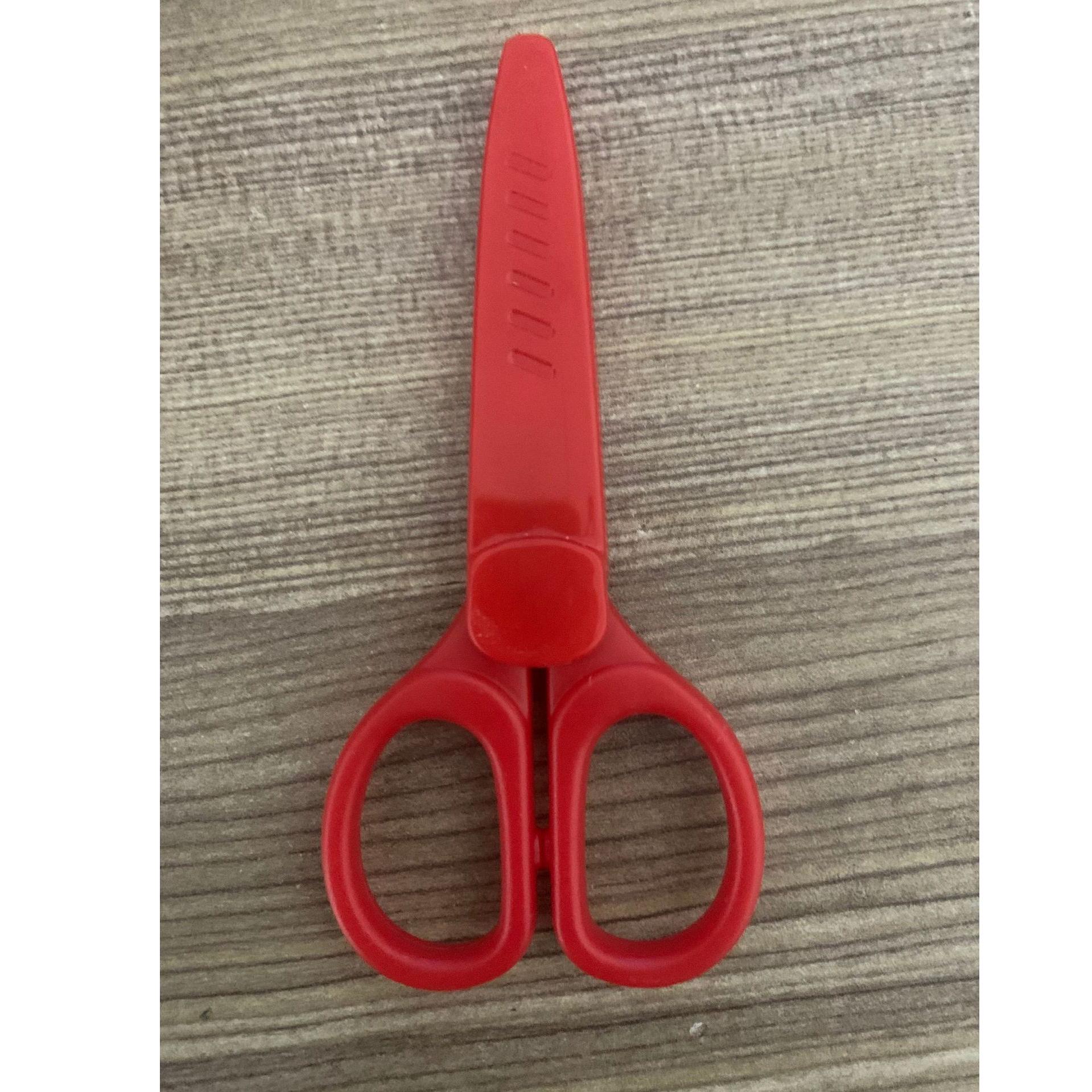 Stainless Steel Eyebrow Trimming Scissors with Protective Cover