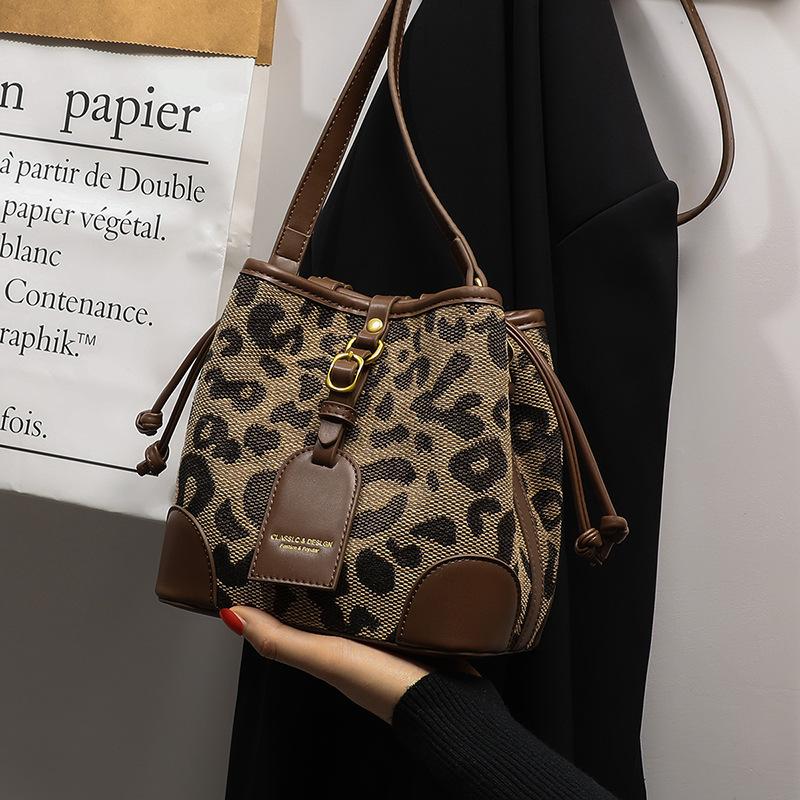 High Quality Autumn and Winter Fashionable Bucket Bag Crossbody Bag Niche Design High-quality Shoulder Bag