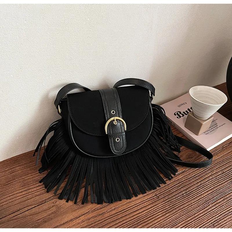 Modische Umhängetaschen aus Wildlederimitat mit Sattelquaste, hochwertiges Gefühl von Luxus, Umhängetaschen im neuen Winterstil