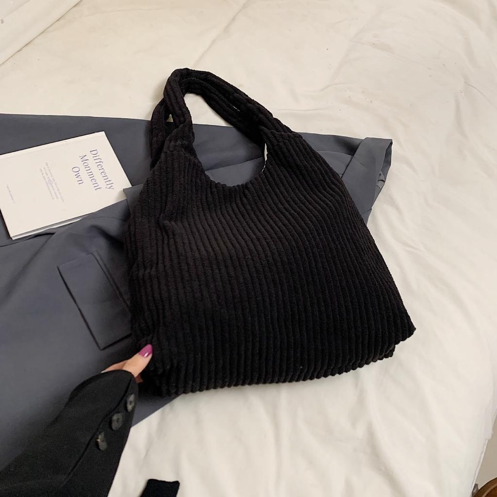 Korean ins temperament lady commuter velvet shoulder bag new literary and artistic style college student class tote bag