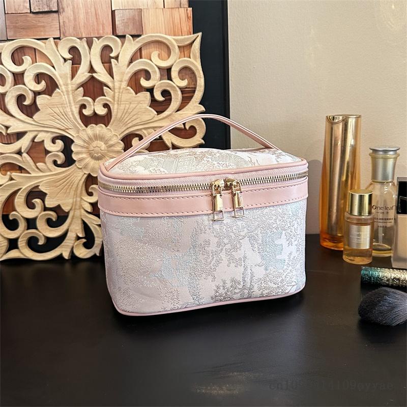 Hot Chinese Style Embroidered Makeup Bag for Women, New Ins Large Capacity Wash Bag Cosmetic Storage Pouch Handheld Makeup Bag