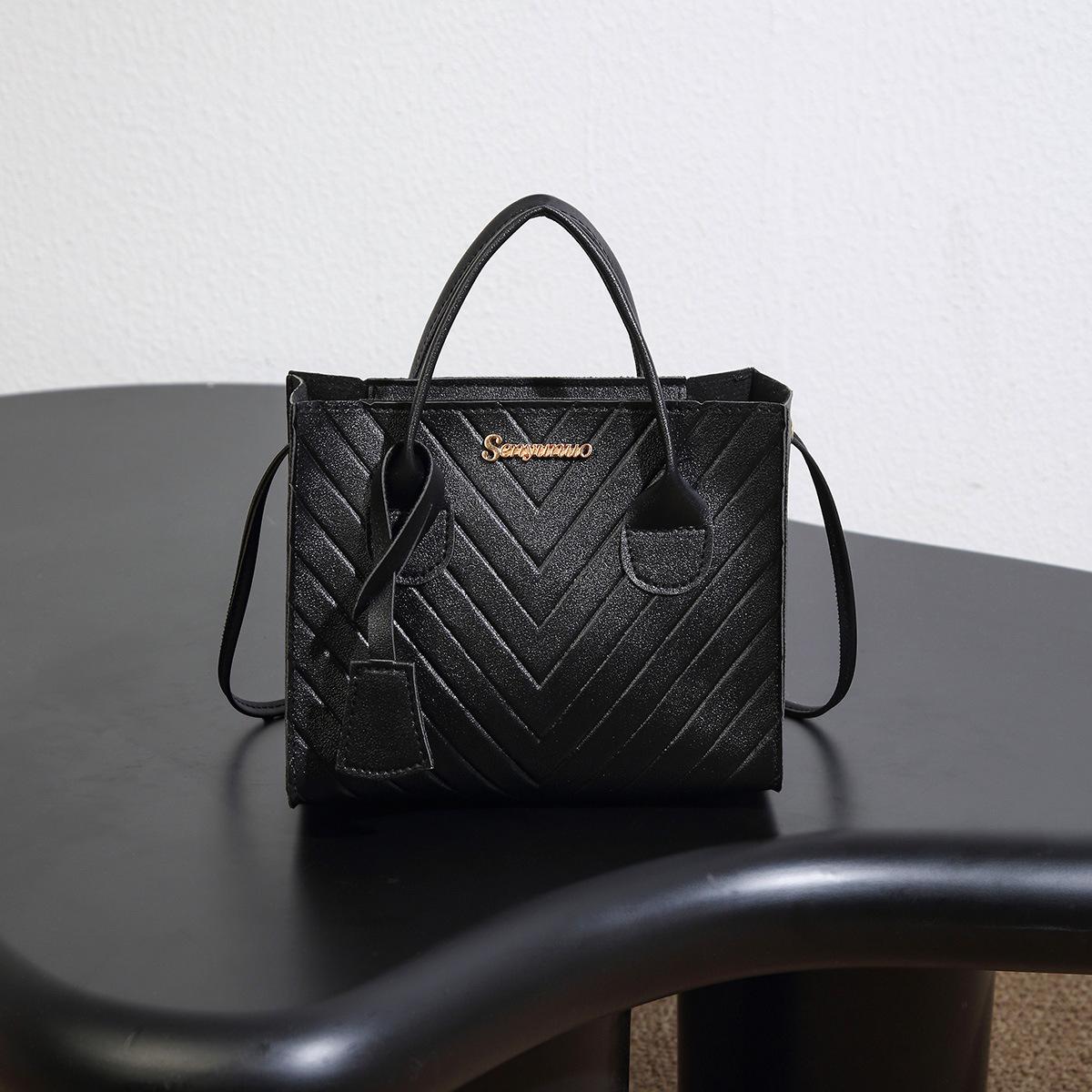 

Женская Простая Маленькая Сумка Сумка-Мессенджер Женская Модная Ins Сумка на Плечо Портативная Маленькая Квадратная Сумка Партия 20*9*19 чёрный