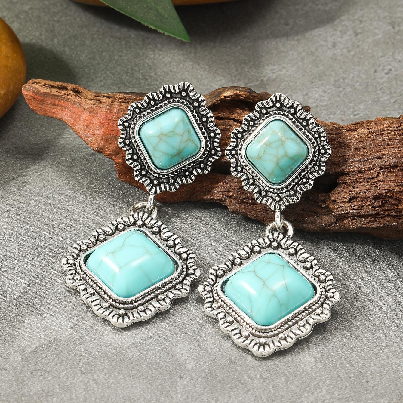 BLINGBAY Women s Vintage Turquoise Pendant Necklace Retro Boho Statement Jewelry with Adjustable Chain