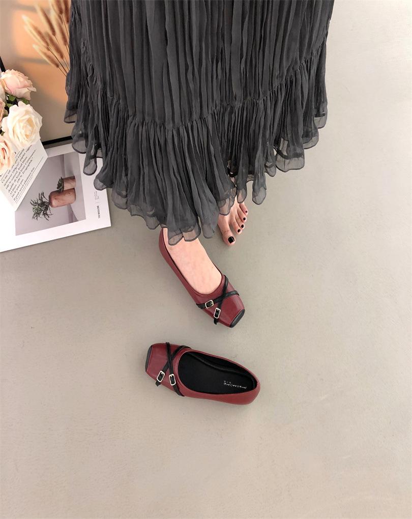 

Temperament age-reducing cross-buckle ballet low-heeled single shoes women s commuter retro square-headed Mary Jane shoes 39 красный