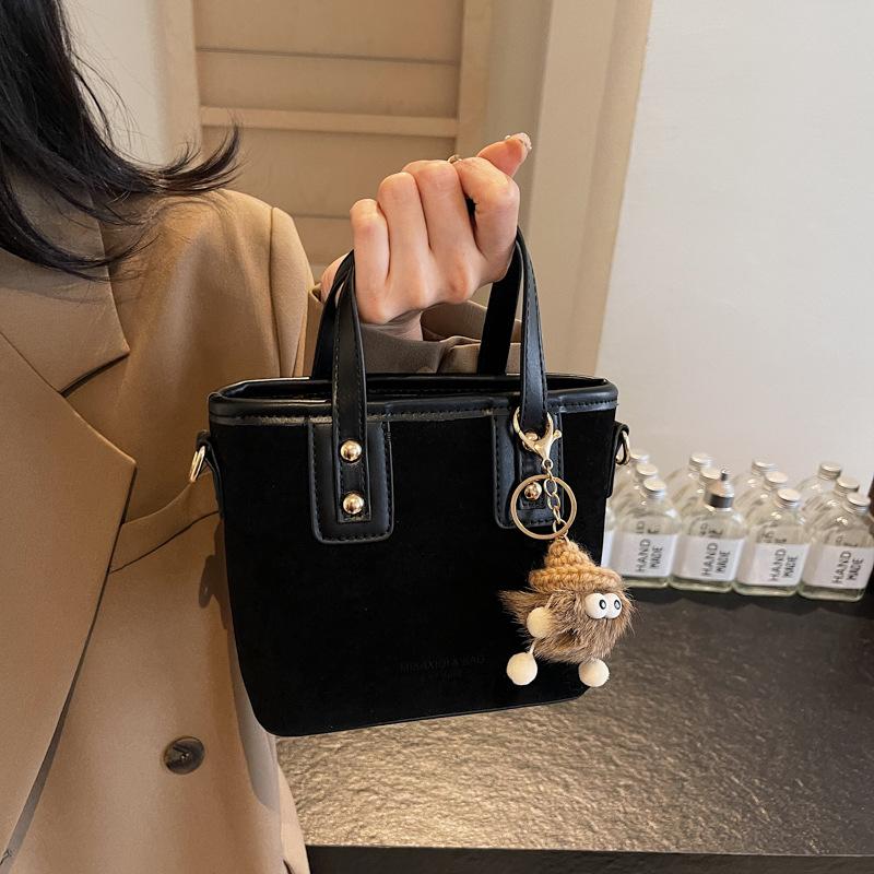 2025 New Bag Women's Bag Trendy Fashion Small Square Bag Popular Plush Pendant Shoulder Messenger Bag Premium Feeling Bag