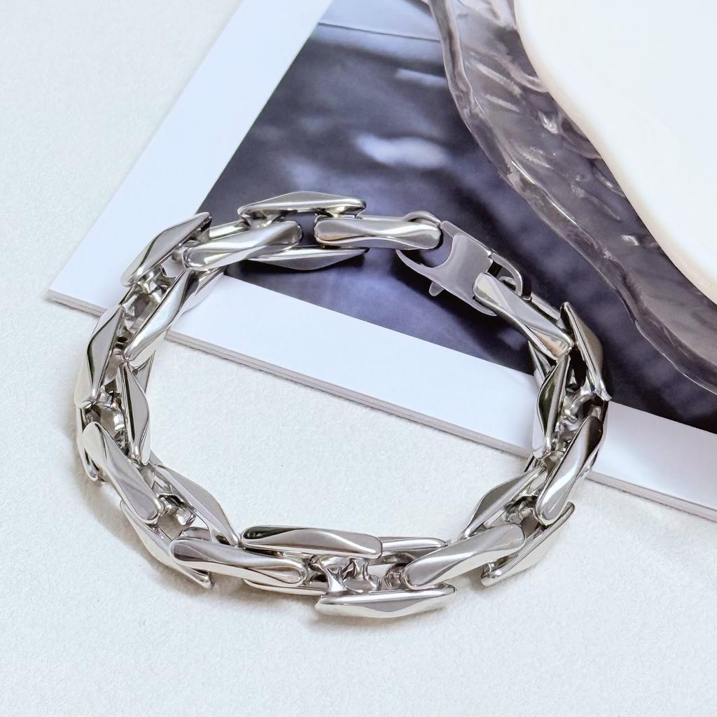 Trendy Men's Titanium Steel Bracelet Cuban Chain Does Not Fade Hip-hop Personalized Stainless Steel Jewelry Simple and Versatile