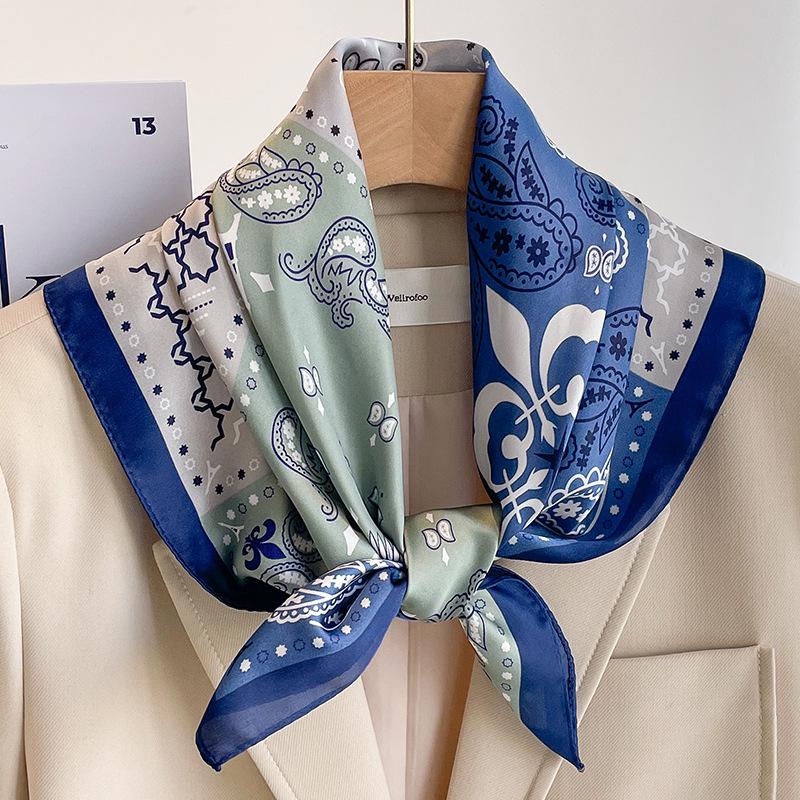 Damski jedwabny szalik w koreańskim stylu: Wszechstronny kwadratowy szalik z kamelią na wiosnę i jesień - do noszenia na szyi, na torebce lub we włosach