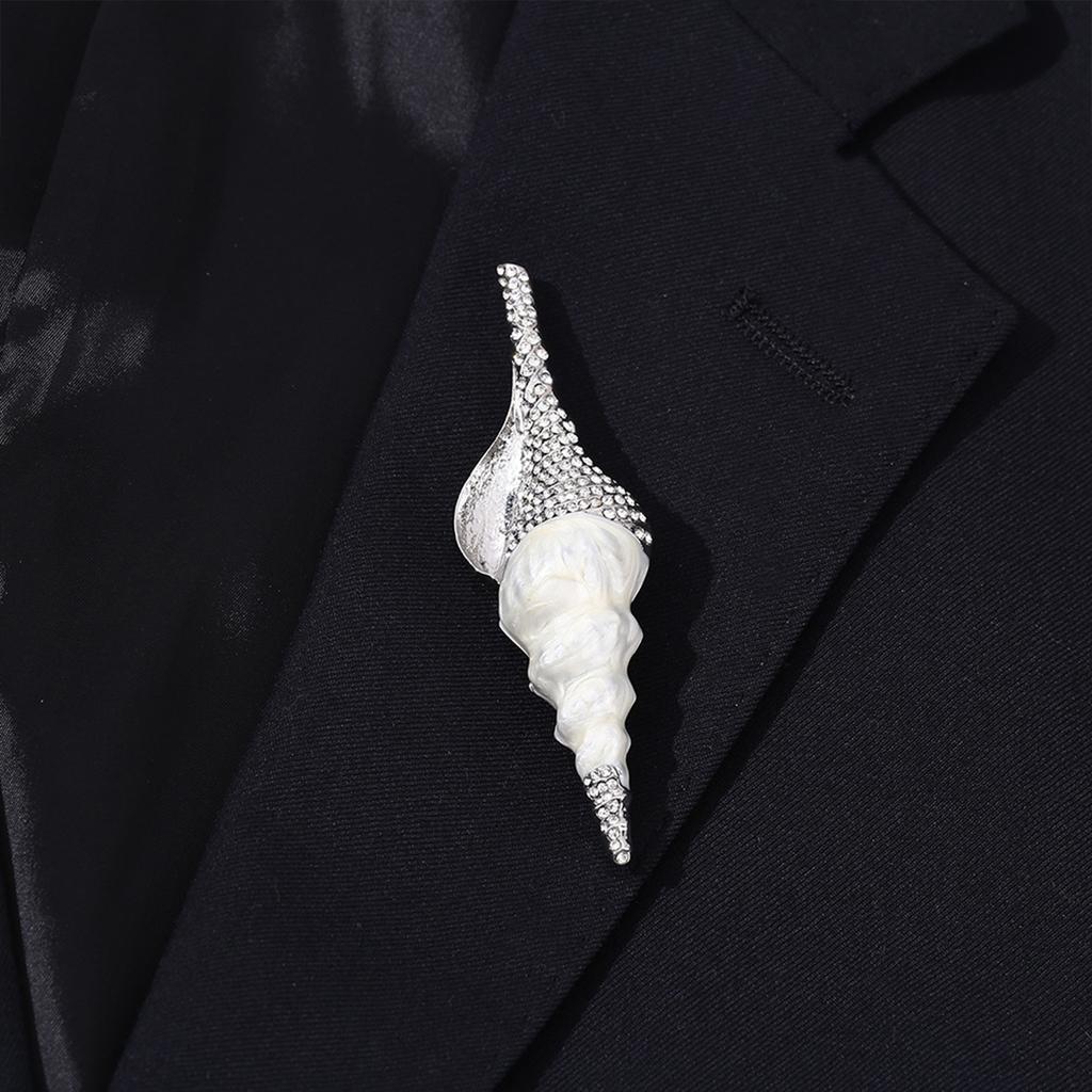 Delicate Conch Shape Brooch Pin Lightweight Stylish Rhinestones Detail Trendy Clothing Embellishment Jewelry