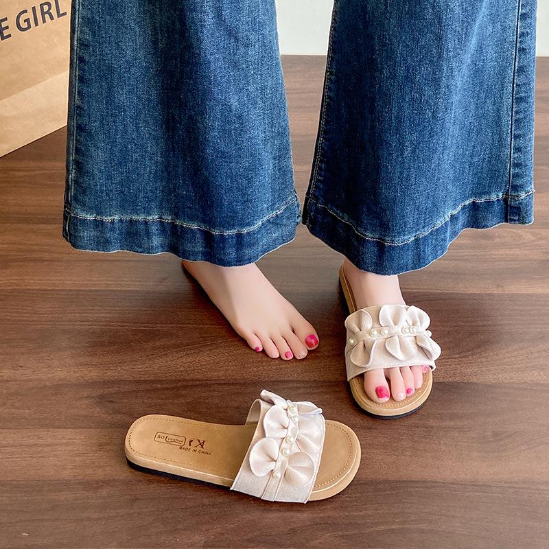 Flat-bottomed slippers women's summer outer wear 2025 new high-end one-word drag with skirt seaside beach cool slippers