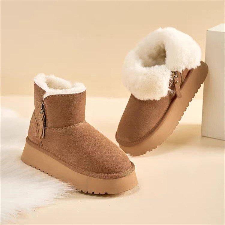 Thick-soled plush snow boots are warm, plush and thickened cotton boots are thickened, and cotton shoes are worn outside Northeast China.