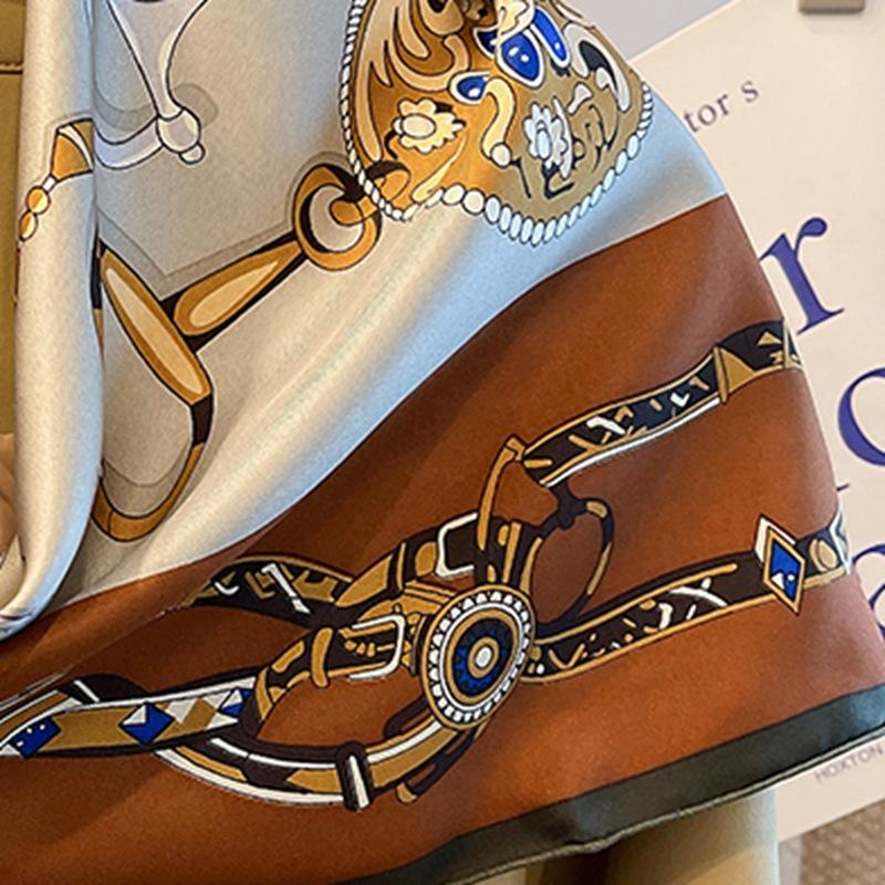 It'S Only 30. Jiang Shuying Wang Manni Has The Same Silk Scarf. Wang Manni 110 Silk Square Scarf. Silkworm Silk Is Versatile.