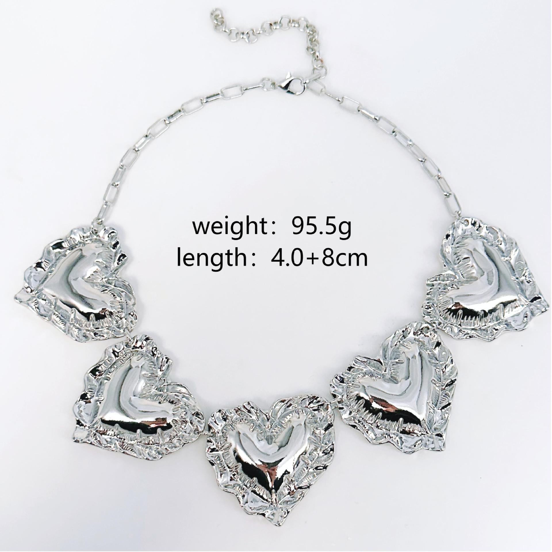 

Легкое роскошное нишевое преувеличенное жидкометаллическое большое любовное ожерелье с цепочкой на ключицу для женщин на осень и зиму серебряный