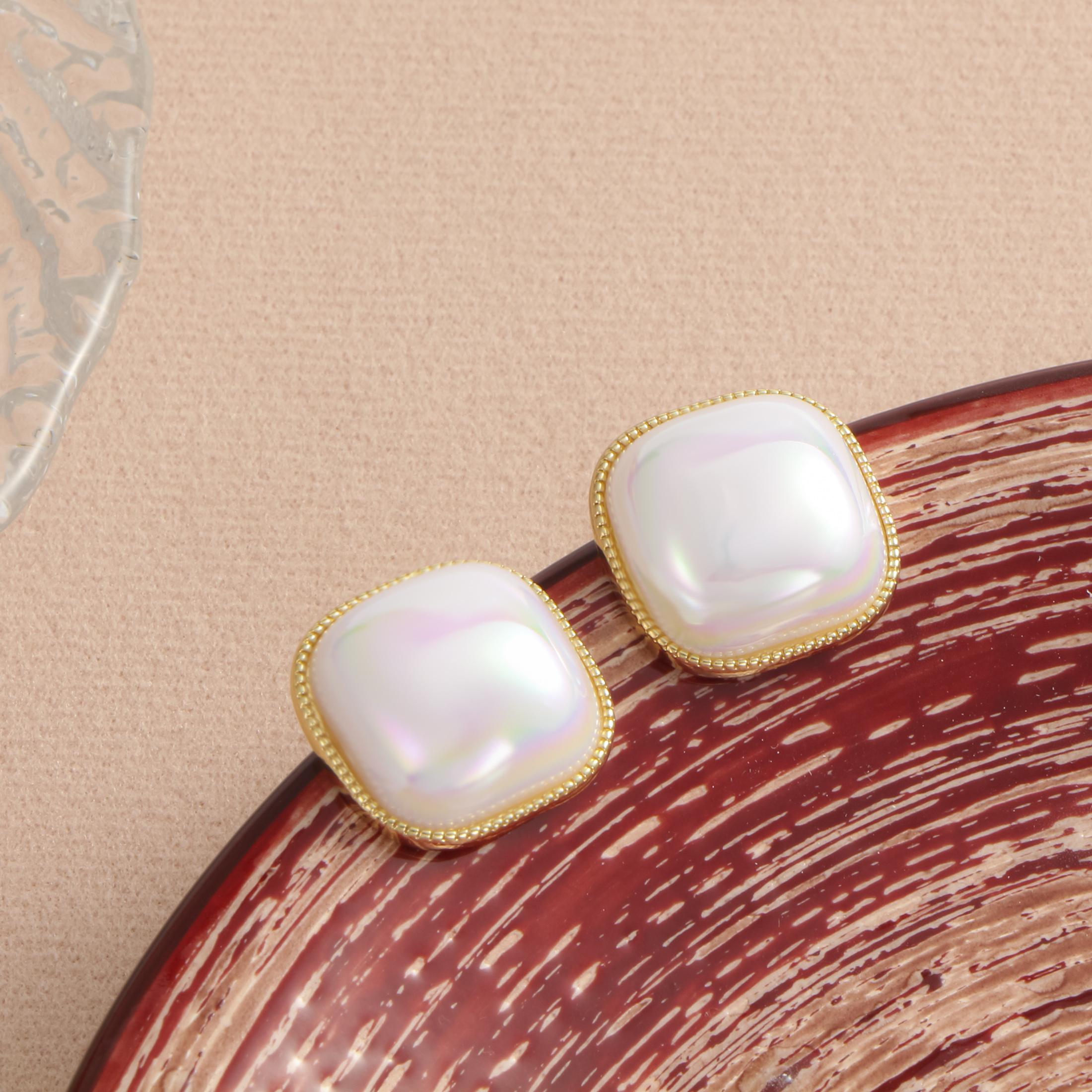 

Golden Square Stud Earrings with Imitation Pearl Inlay Copper Base Elegant Jewelry