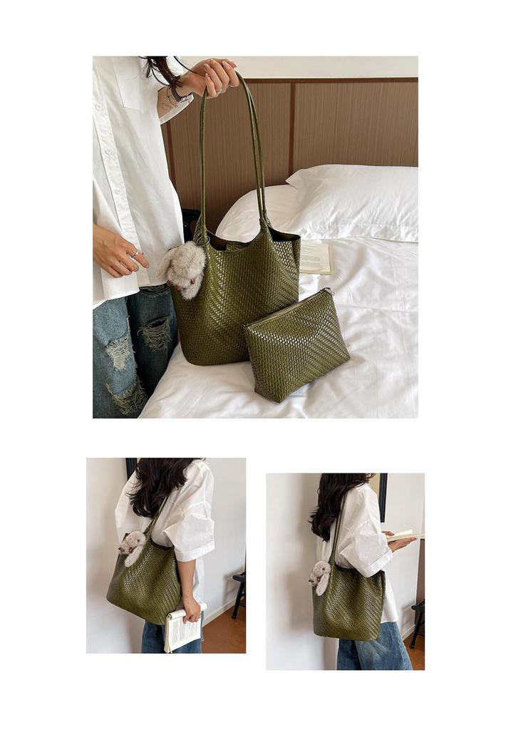 Popular Women's Large Capacity Mother-Child Tote - High-End Woven Texture Single Shoulder Bag for Commute and Shopping.