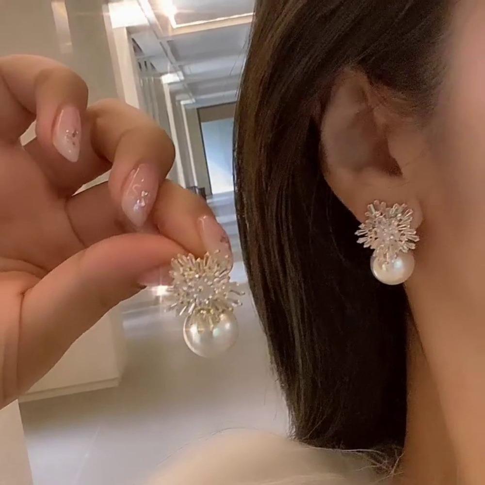 Luxury Temperament Sparkle Snowflake Zircon Pearl Stud Earrings for Women Bride Wedding Party Designer Jewelry Accessories Gifts