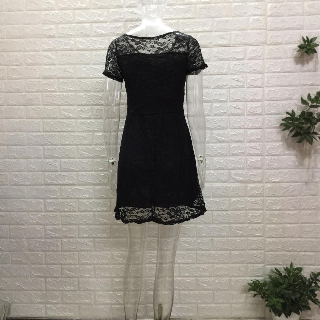 Damenmodisches Rundhals-Kurzarmkleid mit Spitzenbesatz