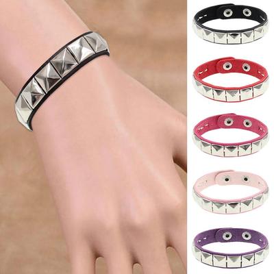 Europäisches und amerikanisches Punk-Stil Quadratnieten-Armband - Trendiger, modischer, dekorativer Armreif.