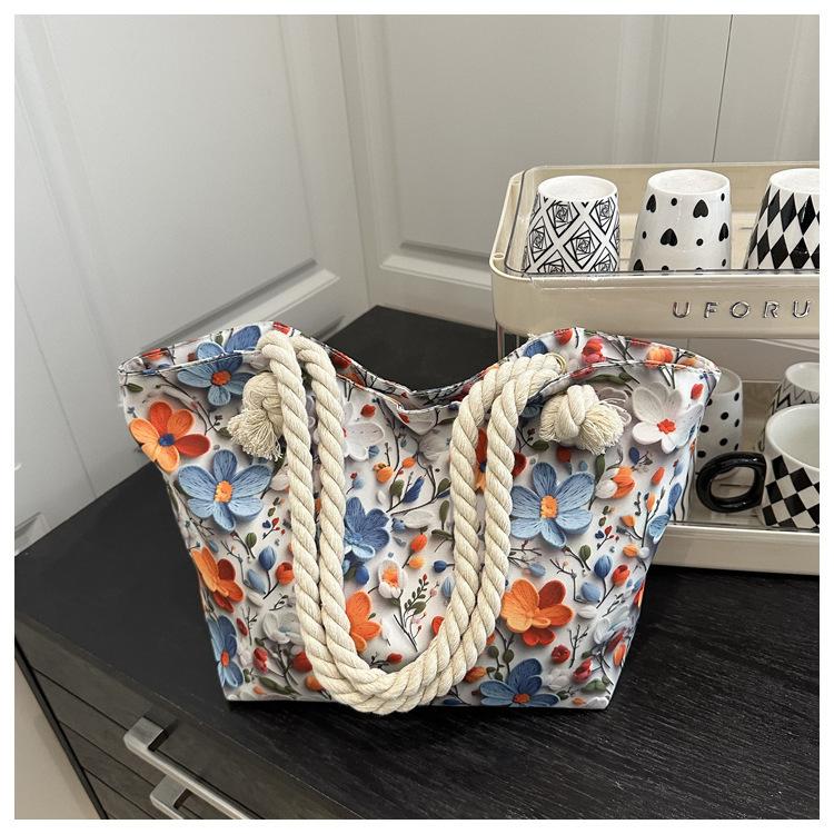 

Вместительная тканевая сумка в национальном стиле, женская, 2025 новая, сумка-тоут для通勤, сумка через плечо с вышивкой цветок , класс