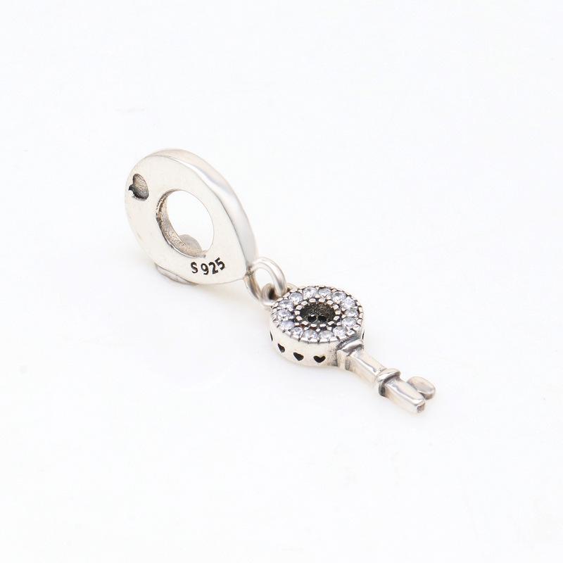 S925 Sterling Silver Key Charm Necklace Pendant with Diamond Inlay – Fashionable Jewelry Gift for Women