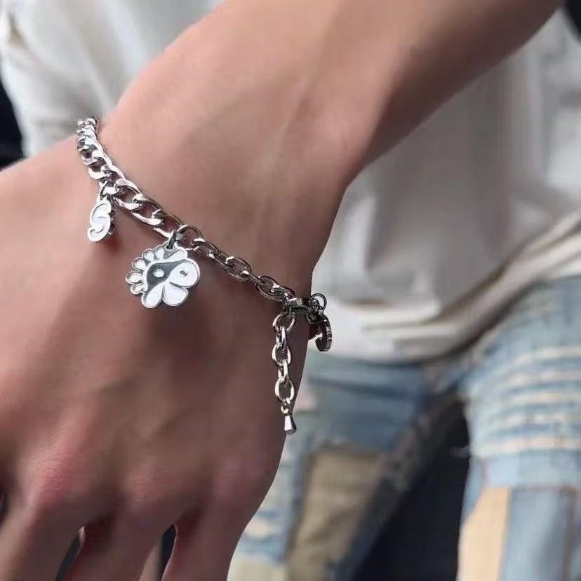 Celebrities Debut Around The Same Bracelet Peripherals, Dressed Up, To Surprise Friends' Birthdays