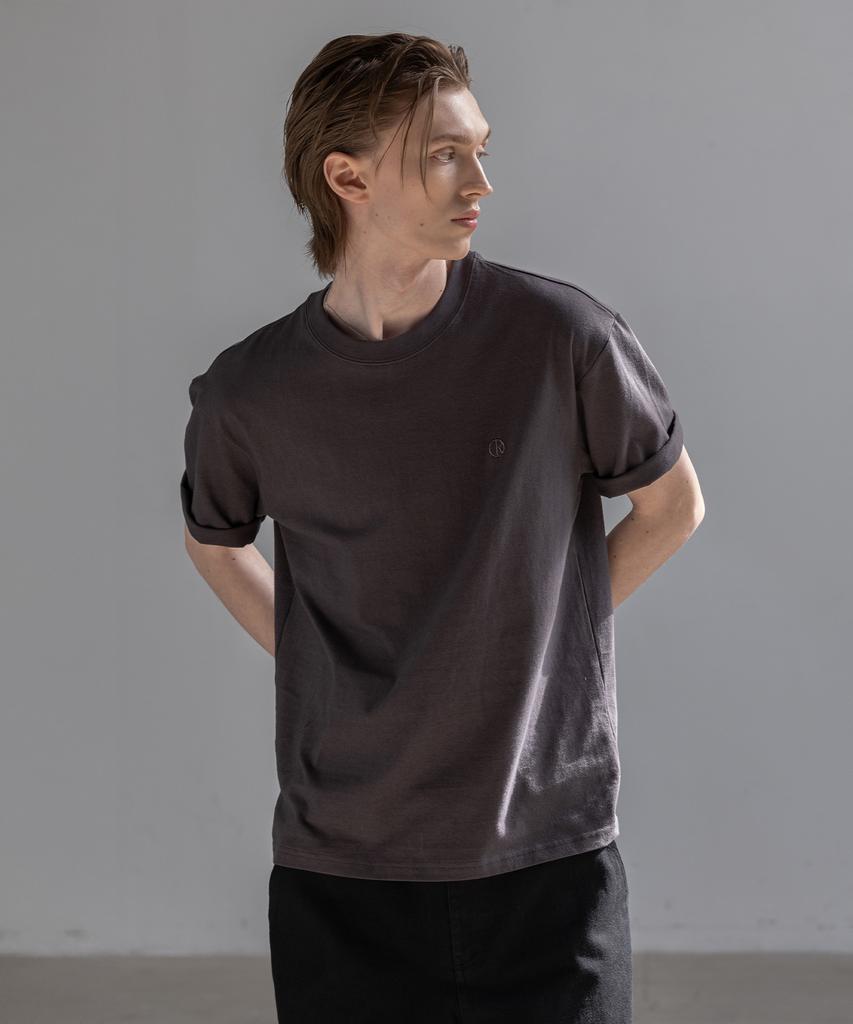 Dekkoloso Unisex Essential Regular Fit Logo Embroidered Short Sleeve T-Shirt [Charcoal]