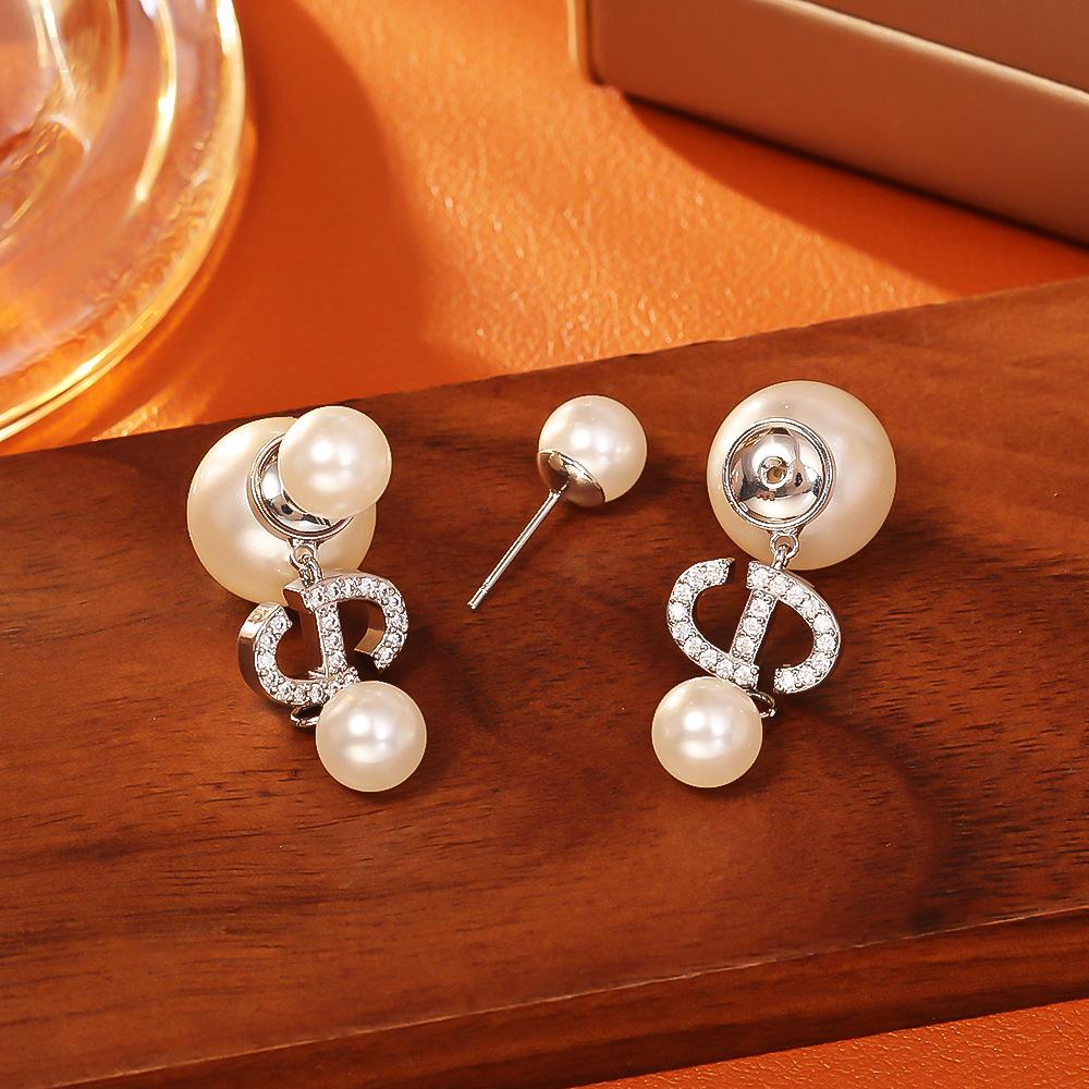 Elegant And Sweet Pearl Earrings Are Suitable For Women To Wear Fashionable Jewelry For Daily Travel, Parties And Banquets