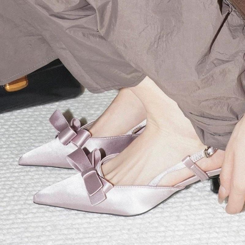 2026 Scarpe Singole con Fiocco Delicato in Raso di Seta da Donna Borsa a Tracolla Posteriore Sandali con Temperamento Bellissimo