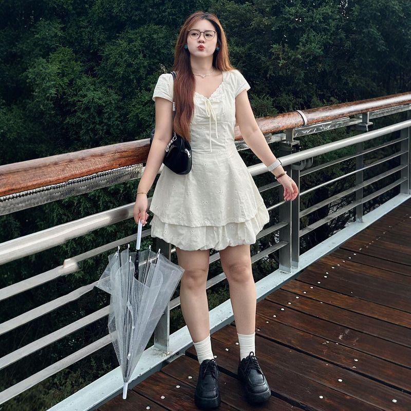 

Plus-Size Women s French V-Neck Lace Waist-Cinching Floral Dress 2026 Summer Elegant and Age-Reducing Dress Short skirt M
